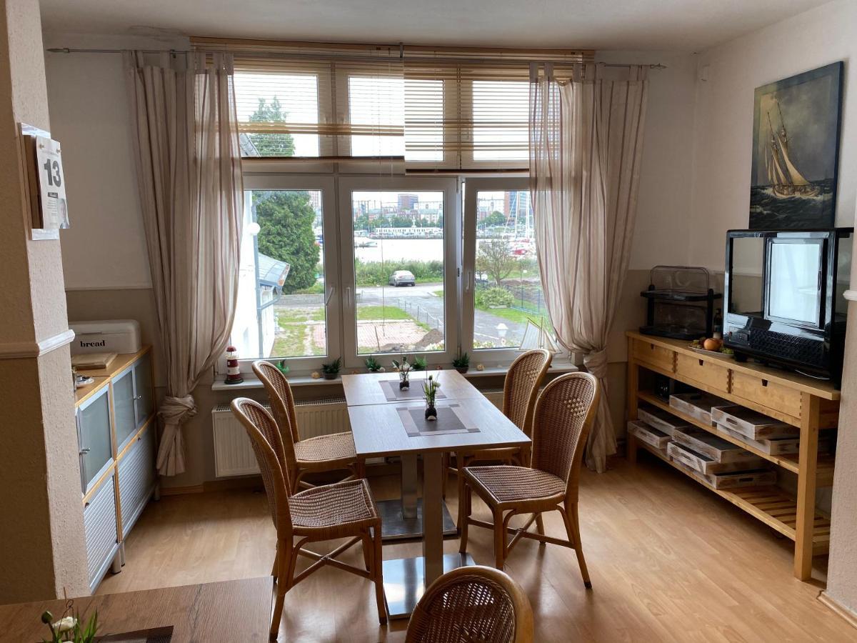 Pension Zum Alten Faehrhaus Rostock Exterior foto