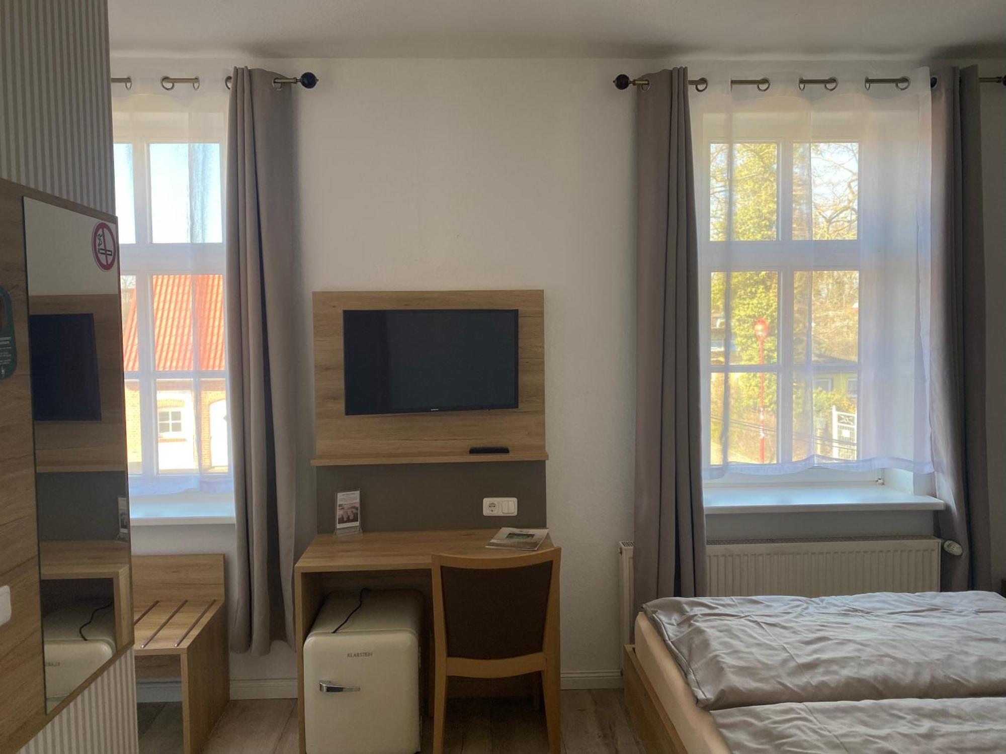 Pension Zum Alten Faehrhaus Rostock Exterior foto